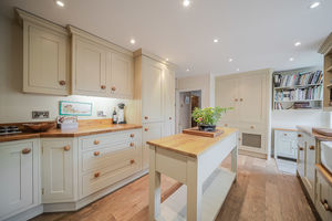 Kitchen- click for photo gallery